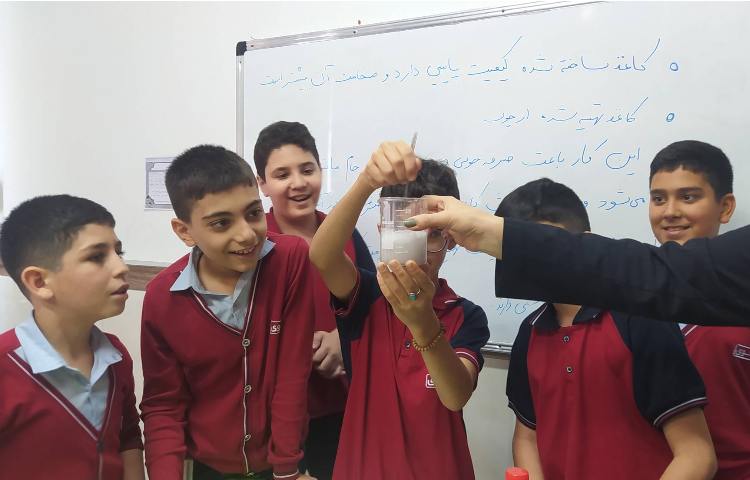 درس علوم آزمایش پتاسیم پرمنگنات و رنگ بری آن 4