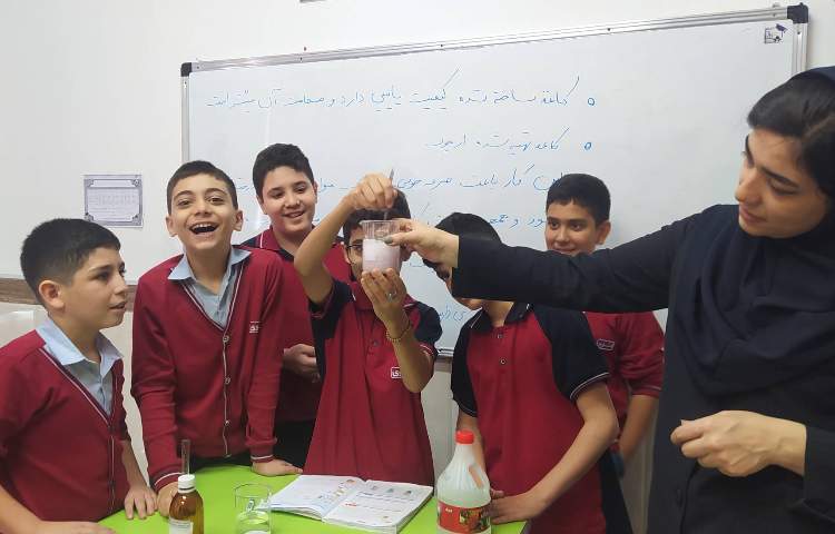 درس علوم آزمایش پتاسیم پرمنگنات و رنگ بری آن 5