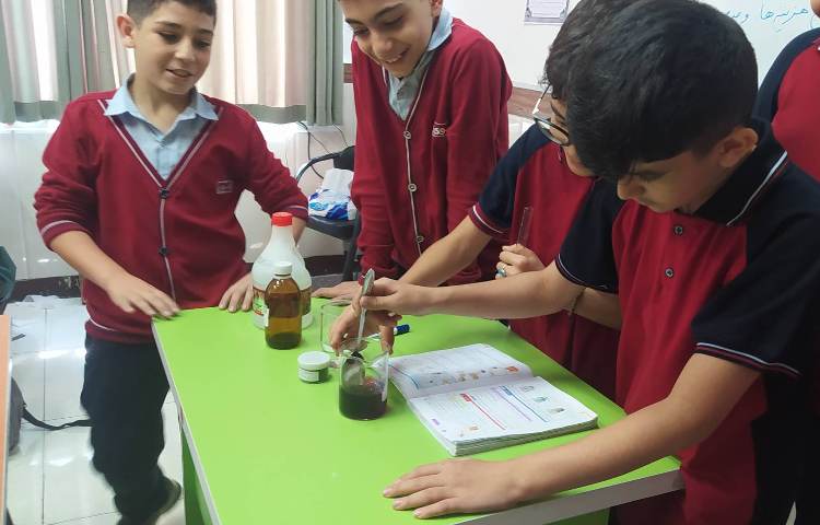 درس علوم آزمایش پتاسیم پرمنگنات و رنگ بری آن 7