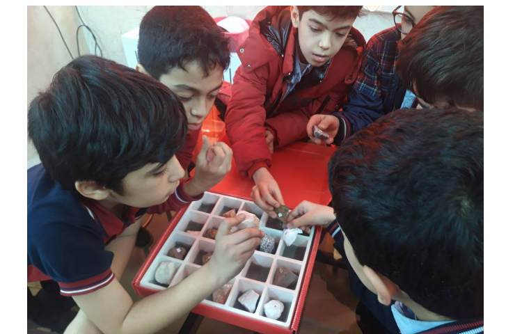 درس علوم آشناییی با انواع سنگها و آزمایش هیجان انگیز کوه آتش فشان 2