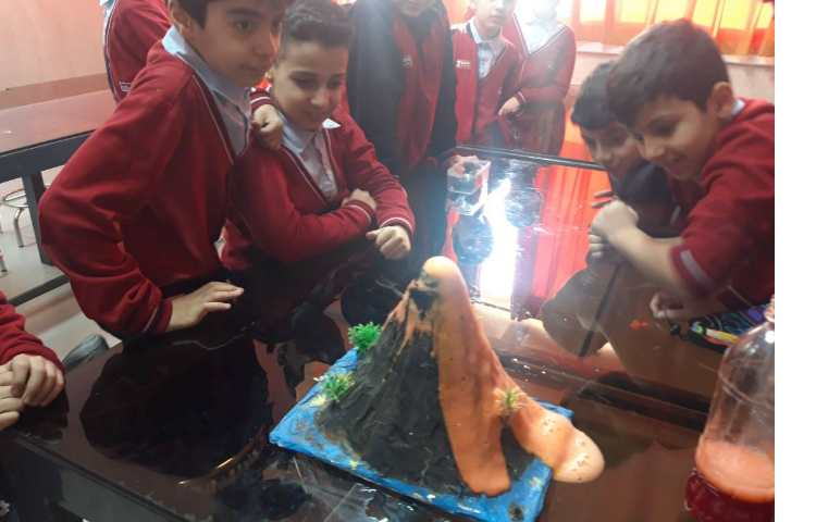 درس علوم آشناییی با انواع سنگها و آزمایش هیجان انگیز کوه آتش فشان 3