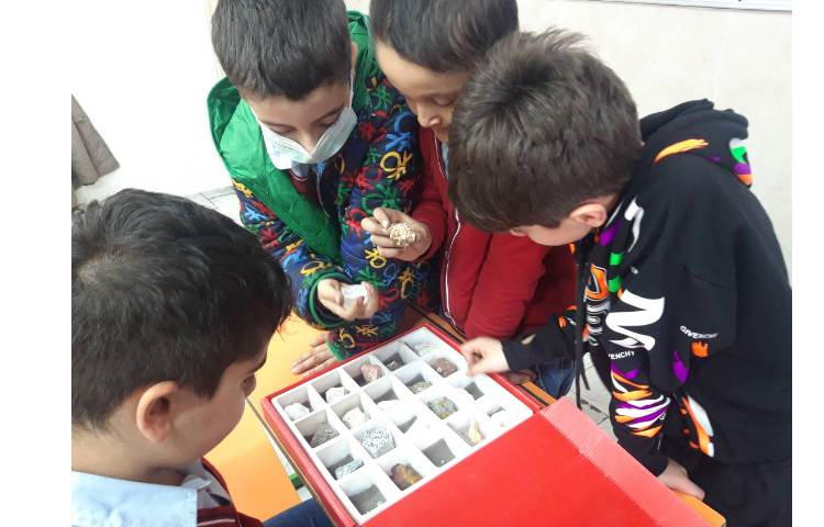 درس علوم آشنایی با انواع سنگها و کانی ها 1