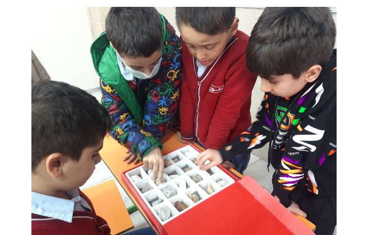 درس علوم آشنایی با انواع سنگها و کانی ها 2