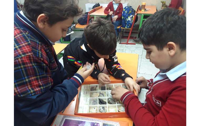 درس علوم آشنایی با انواع سنگها و کانی ها 4