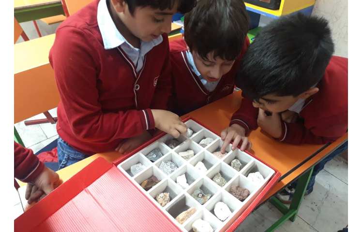 درس علوم آشنایی با انواع سنگها و کانی ها