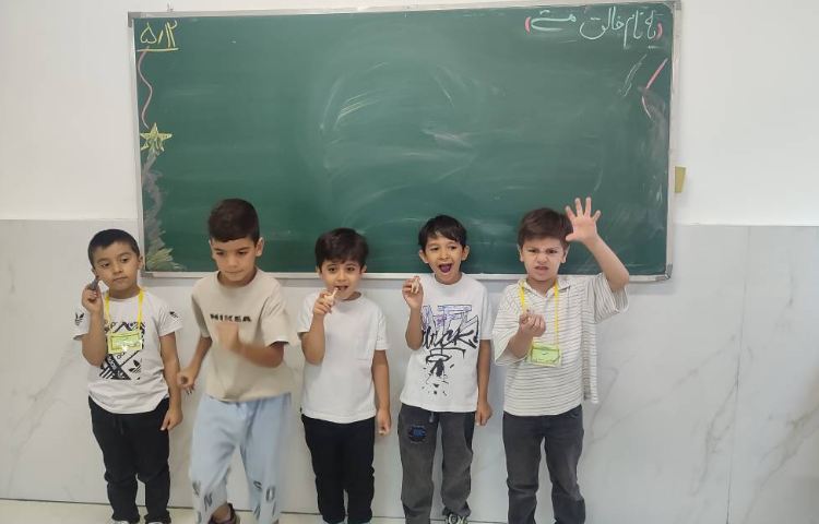 درس علوم ( آشنایی با حیوانات اهلی و وحشی) با اجرای نمایش پانتومیم.