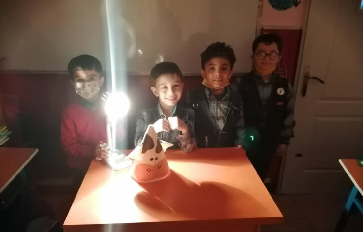 :درس علوم، آشنایی با سایه و جهت آن 2