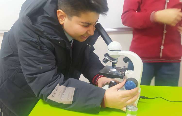 درس علوم انجام آزمایش و کار با میکروسکوپ 12