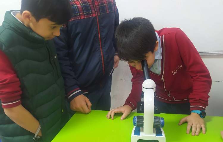 درس علوم انجام آزمایش و کار با میکروسکوپ 4