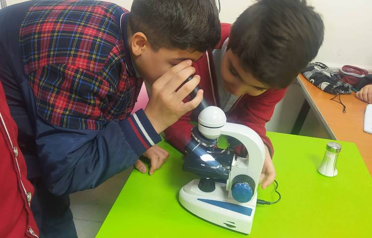 درس علوم انجام آزمایش و کار با میکروسکوپ 7