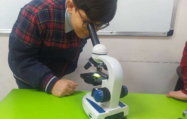 درس علوم انجام آزمایش و کار با میکروسکوپ 9