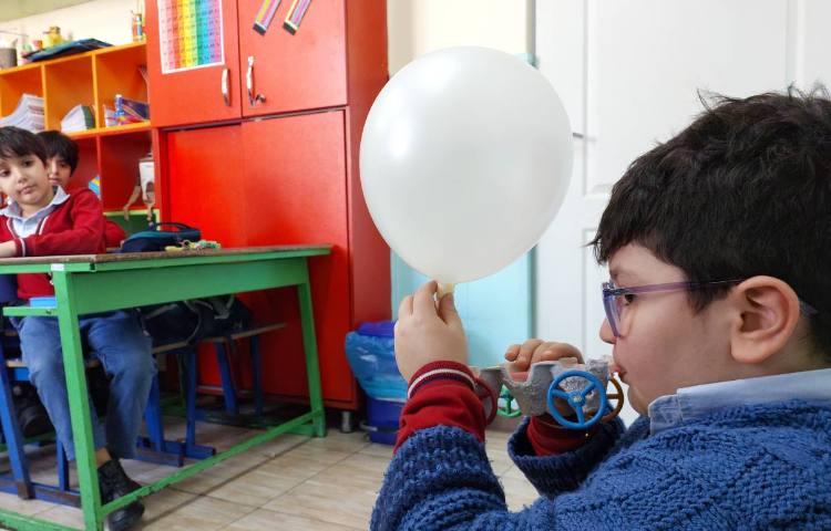 درس: علوم تجربی موضوع: مسابقه‌ی ماشین‌های بادکنکی 2