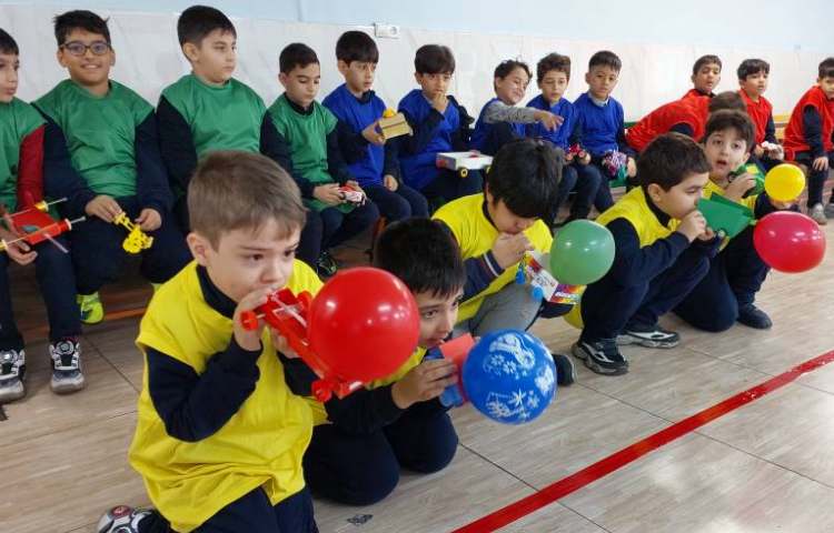 درس: علوم تجربی موضوع: مسابقه‌ی ماشین‌های بادکنکی 6