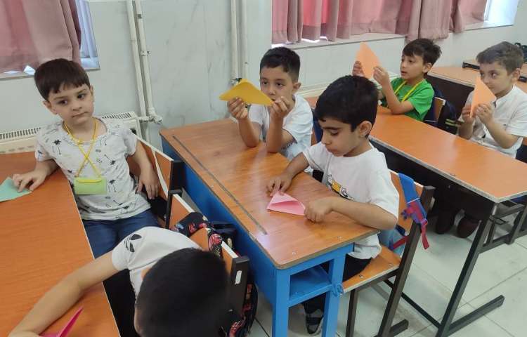 درس علوم ساخت اوریگامی ( سگ) در کلاس انجام شد. 1