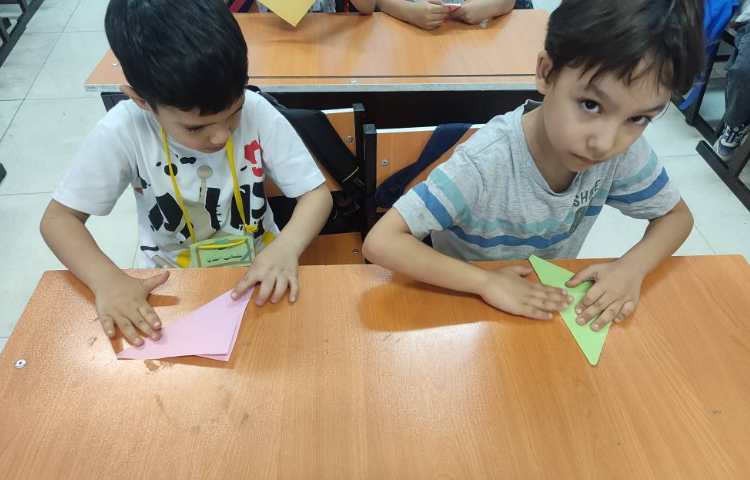 درس علوم ساخت اوریگامی ( سگ) در کلاس انجام شد. 2