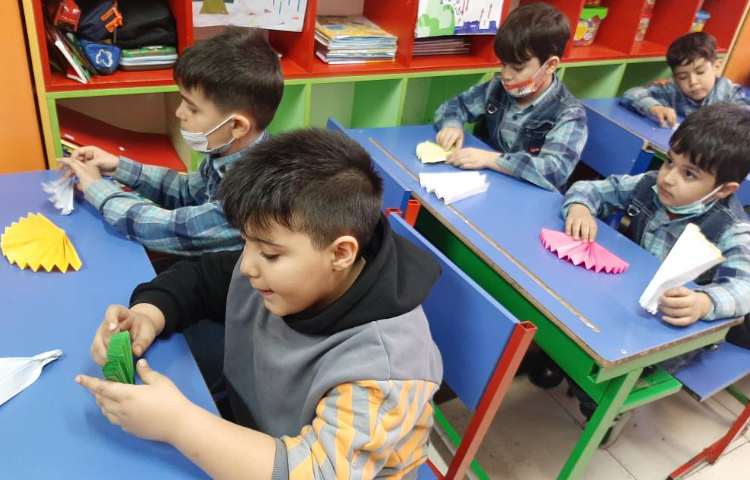 :درس علوم، ساخت بادبزن های رنگی 3