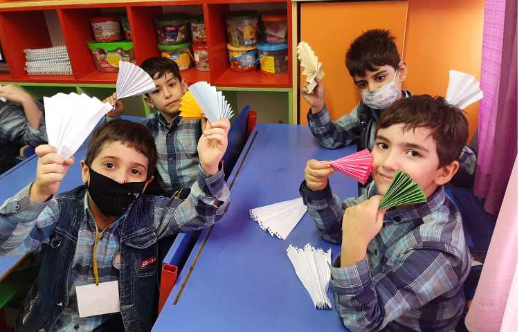 :درس علوم، ساخت بادبزن های رنگی 4