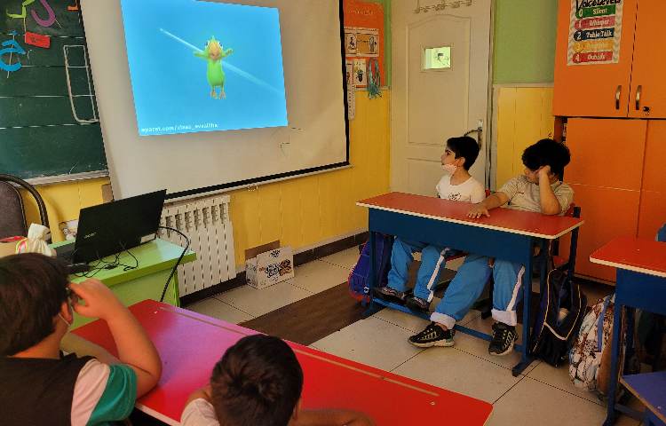 :درس علوم، سایه بازی و تماشای فیلم فندق 1