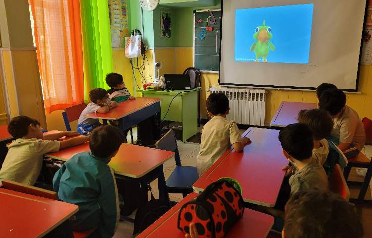 :درس علوم، سایه بازی و تماشای فیلم فندق 2