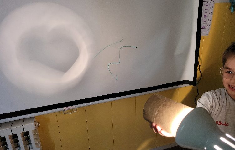 :درس علوم، سایه بازی و تماشای فیلم فندق 6