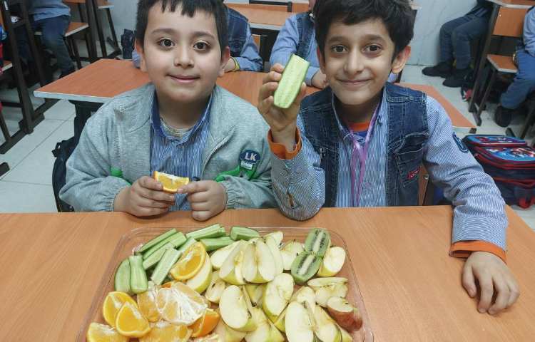 درس علوم مبحث دانه ها مشاهده ی عینی میوه ها و سبزیجات دانه دار 2