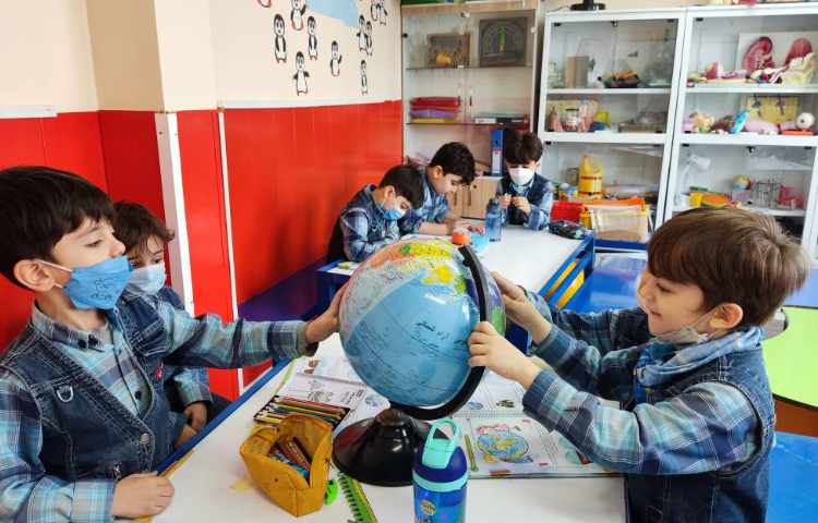 :درس علوم، مشاهده کره جغرافیا در آزمایشگاه 4