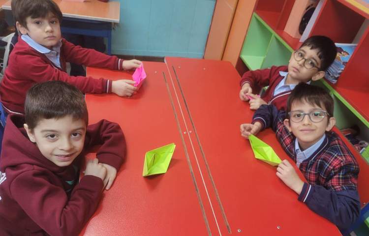 درس فارسی،تدریس تلفیقی نشانه ی "ی" ساخت اوریگامی قایق 1