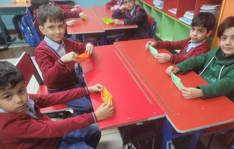 درس فارسی،تدریس تلفیقی نشانه ی "ی" ساخت اوریگامی قایق 4