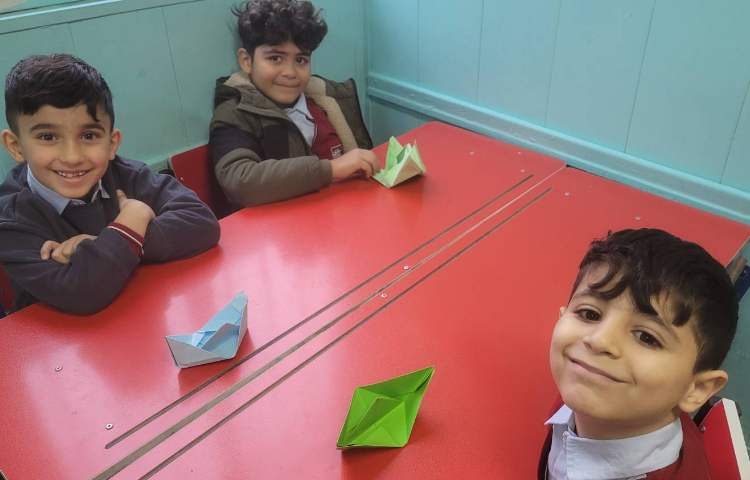 درس فارسی،تدریس تلفیقی نشانه ی "ی" ساخت اوریگامی قایق 5