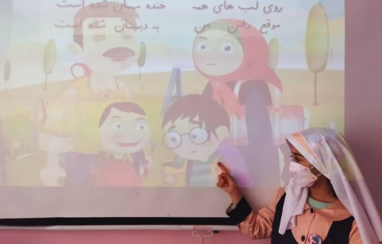 درس فارسی(خواندن شعر در کلاس) 2