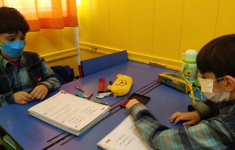 :درس فارسی، آشنایی با کلمه ی اثر و گذاشتن اثر انگشت با استامپ در کتاب 3