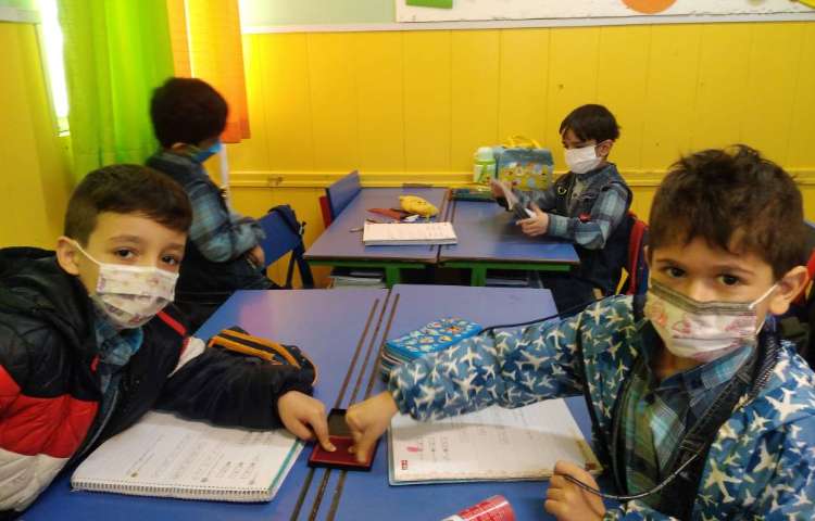 :درس فارسی، آشنایی با کلمه ی اثر و گذاشتن اثر انگشت با استامپ در کتاب 4