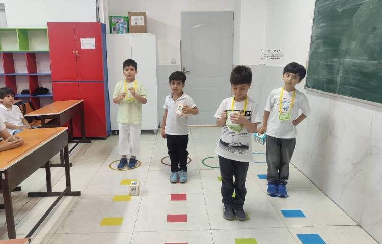 درس فارسی آموزش بخش کردن کلمات در کلاس همراه با بازی انجام شد. 1