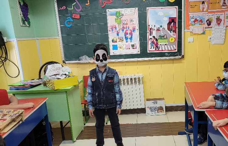 :درس فارسی، بخش کردن و اجرای نمایش پاندای چینی