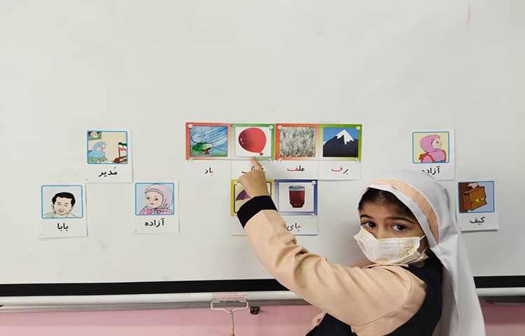 درس فارسی ، بخش کردن کلمات و آواشناسی توسط دانش آموزان 8