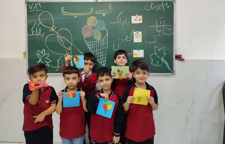 درس فارسی برای ایجاد انگیزه تدریس نشانه(ب) کاردستی ( بستنی ) درکلاس انجام شد 4