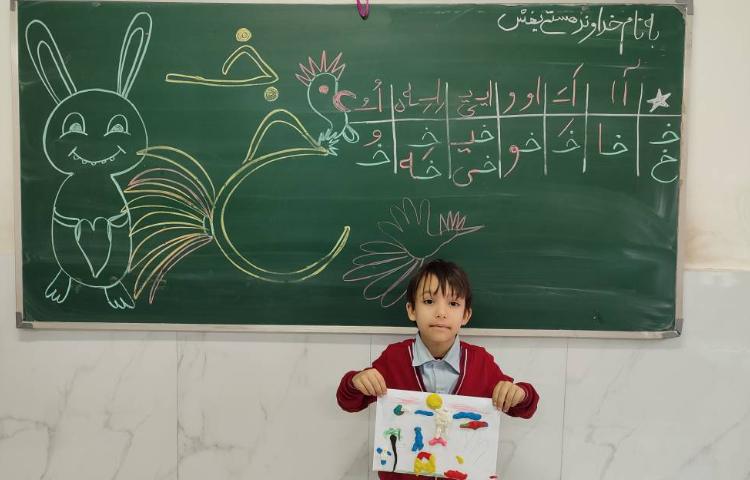 درس فارسی برای ایجاد انگیزه و تثبیت یادگیری نشانه(خ) بازی با خمیر ساخت( خرگوش،خروس...) 5