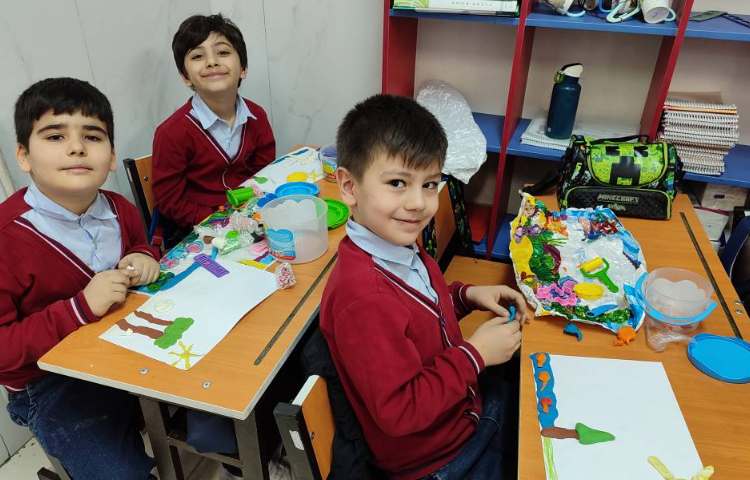 درس فارسی برای ایجاد انگیزه و تثبیت یادگیری نشانه(خ) بازی با خمیر ساخت( خرگوش،خروس...) 6