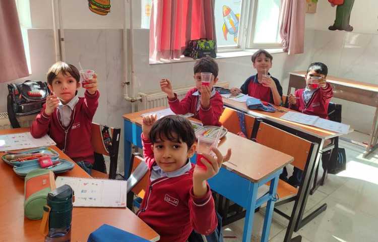 درس فارسی برای ایجاد انگیزه و تثبیت یادگیری نشانه (ژ) ژله خوراکی درست و نوش جان شد. 1