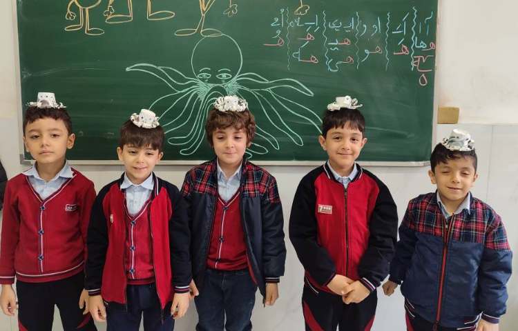 درس فارسی برای ایجاد انگیزه و تثبیت یادگیری نشانه‌ی (هه) کاردستی(هشت‌پا)