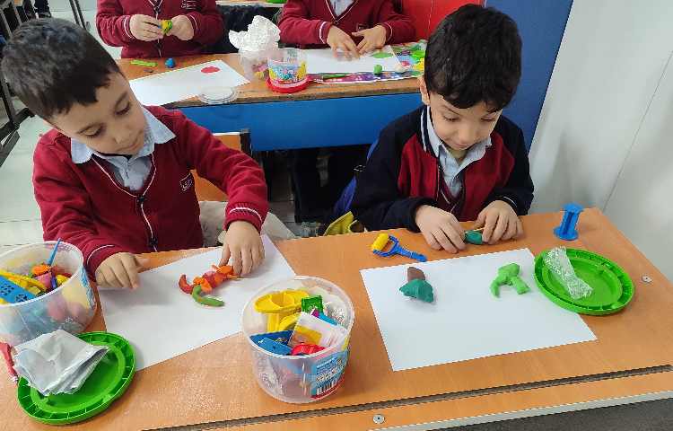 درس فارسی - برای تثبیت یادگیری و ایجاد انگیزه نشانه خ بازی با خمیر برای ساخت درخت و خرگوش 1