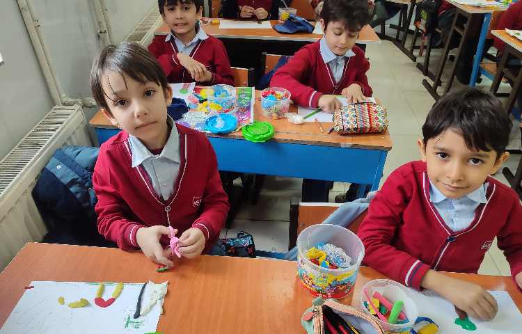 درس فارسی - برای تثبیت یادگیری و ایجاد انگیزه نشانه خ بازی با خمیر برای ساخت درخت و خرگوش 2