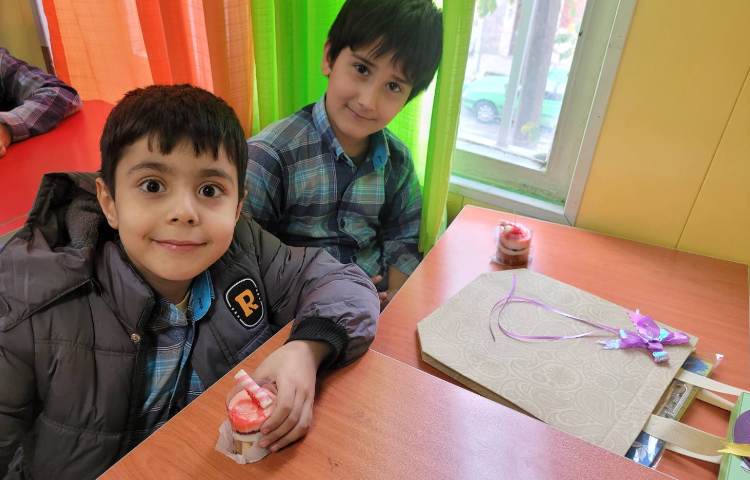 :درس فارسی، جشن اسم مانی 3