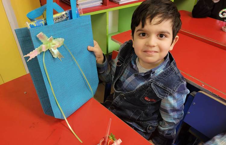 :درس فارسی، جشن اسم مانی 8