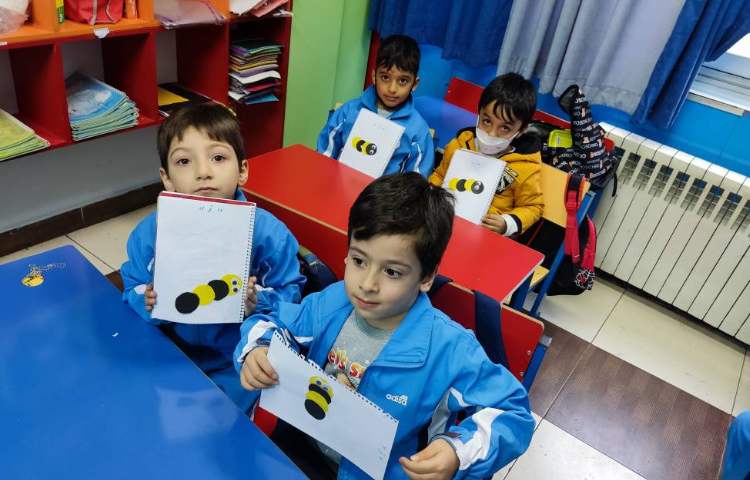 :درس فارسی، دست ورزی زنبور مربوط به آوای ز 2