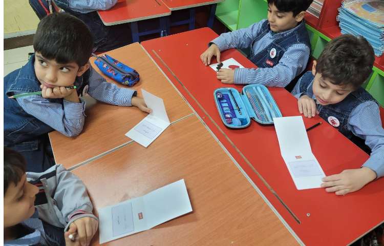 درس فارسی ساخت کارت برای بابا، به خاطر یادگرفتن کلمه"بابا" 2