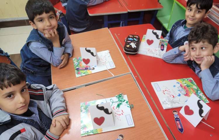 درس فارسی ساخت کارت برای بابا، به خاطر یادگرفتن کلمه"بابا" 3