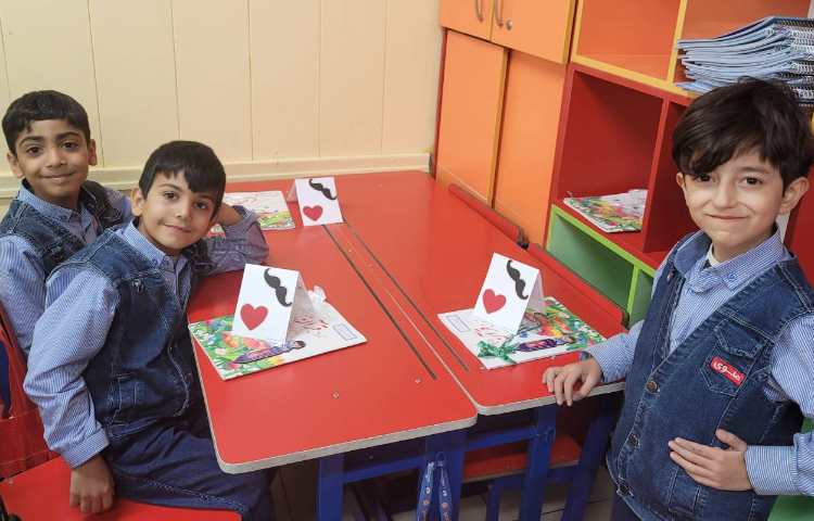 درس فارسی ساخت کارت برای بابا، به خاطر یادگرفتن کلمه"بابا" 5