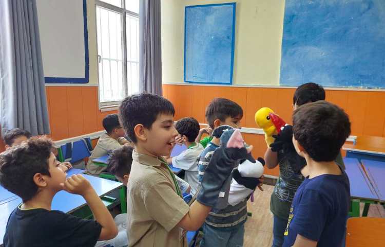 درس: فارسی موضوع: داستان گویی با اجرای نمایش عروسکی 4