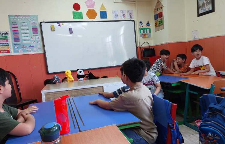 درس: فارسی موضوع: داستان گویی با اجرای نمایش عروسکی